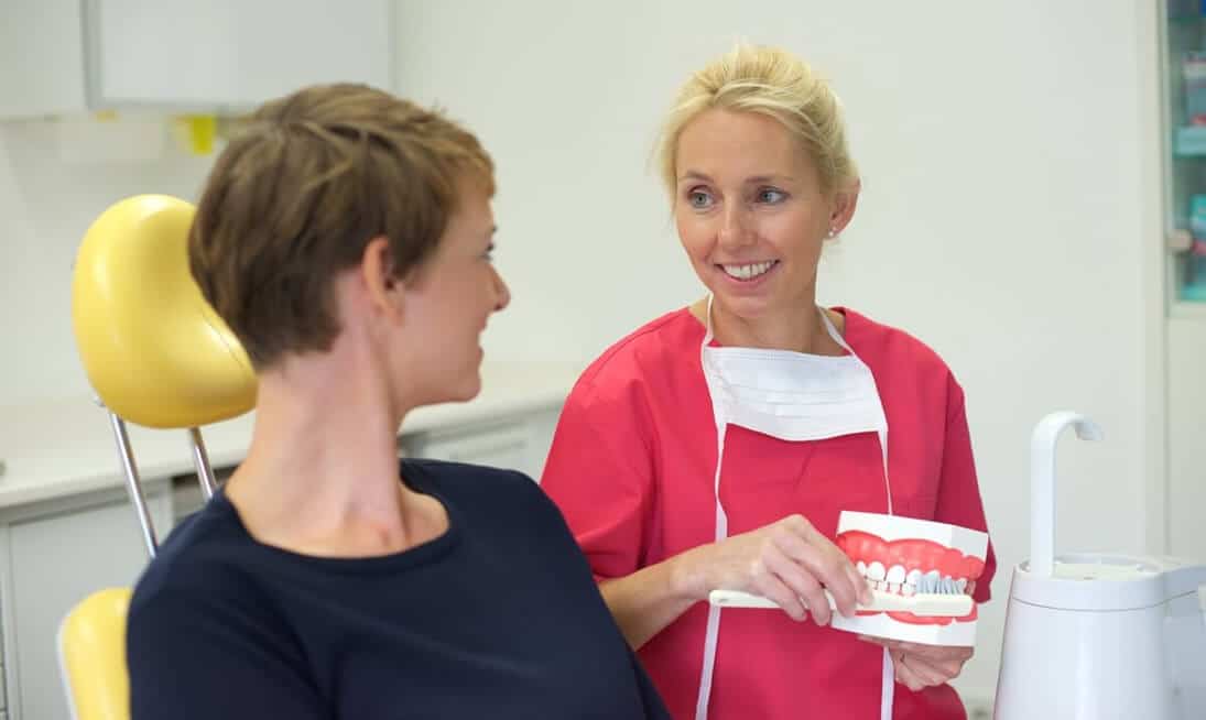 Zahnprophylaxe Beratung beim Zahnarzt