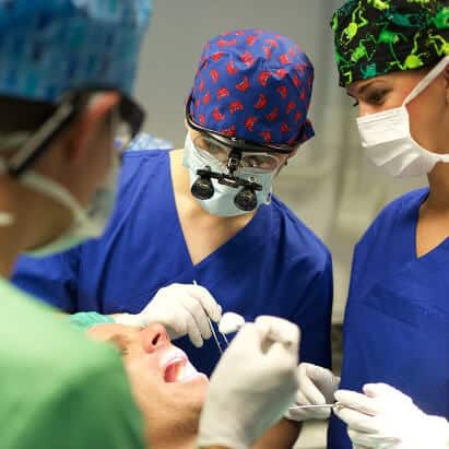 Zahnimplantation Schritt 5: Implantate einsetzen